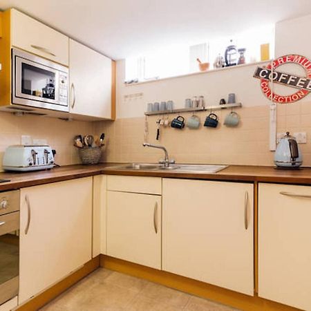 Central 2-Bed, 2-Bath Sanctuary Near Holborn Station, Covent Garden & West End London Exterior foto